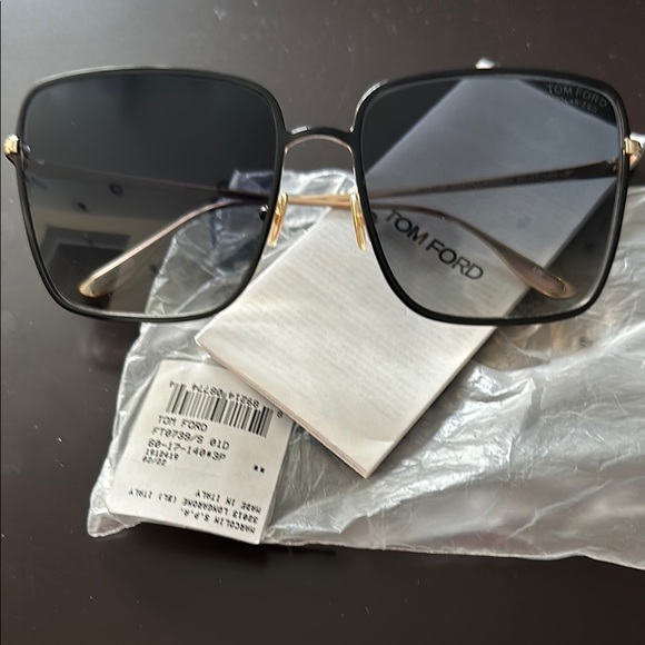 Tom Ford Heather TF739 01D polarized Sunglasses - Picture 10 of 11